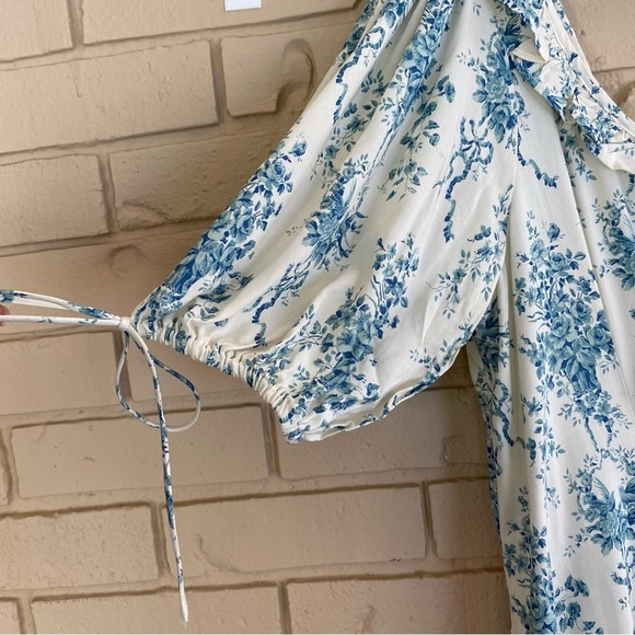 LAST CHANCE ASOS Blue Floral Mini Dress - Picture 3 of 9